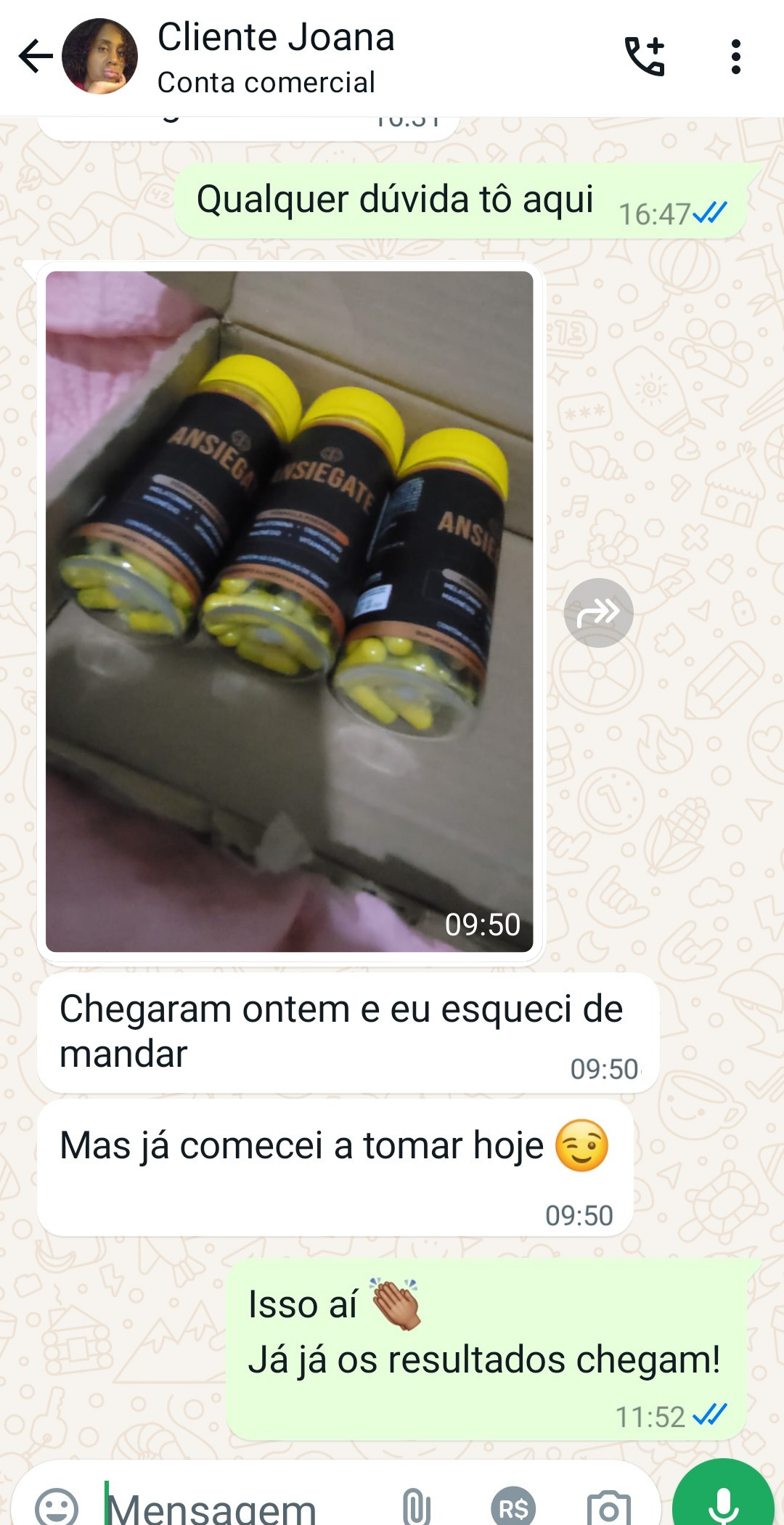 Conversa de cliente com frascos do produto Mente em Paz